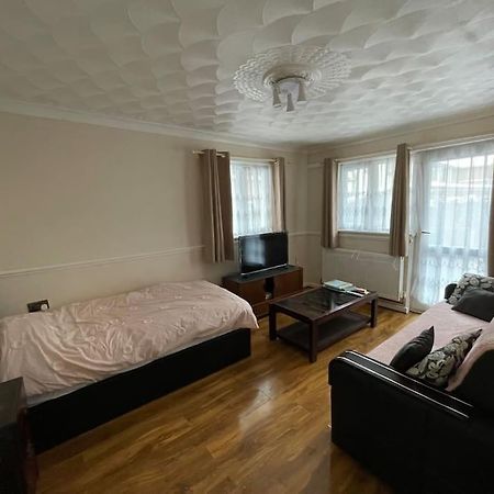 Spacious Bungalow In London, Near Central London, The Excel Centre And The O2, Ideal For Families Exterior photo